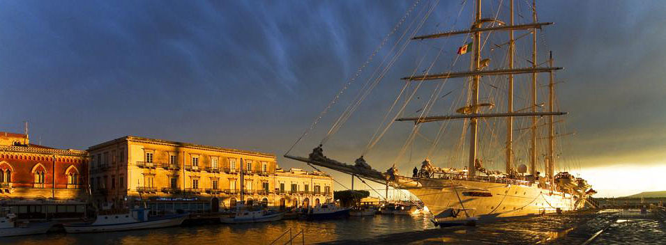 Cruceros de lujo por el Mediterráneo. Navegue por Italia, visite Montenegro, atraque en Croacia con nuestros veleros de lujo. Agencia de viajes de Barcelona.