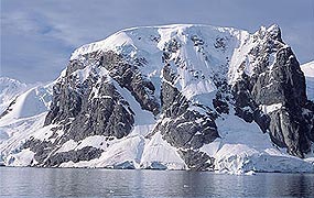 Viajes en barco a la Antártida. Itinerario de 10 días, partiendo de Ushuaia hasta la Península Antártica.