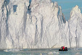 La costa Oeste de Groenlandia nos ofrece paisajes espectaculares. Su primer fiordo a explorar es el de Ilulissat.