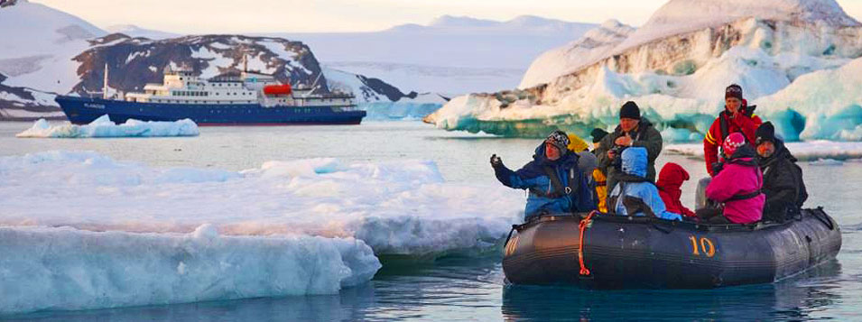 Crucero polar a Longyearbyen (Svalbard), Raudfjord, Myggebugten, Blomster Bugt, Antarcticahavn, Badia Scoresby, Hofmann Halvø, Illoqqortoormiut, Akureyri y Reykjavik en Islandia
